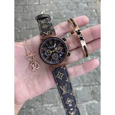 LOUIS VUITTION LADIES DAIMOND WATCH