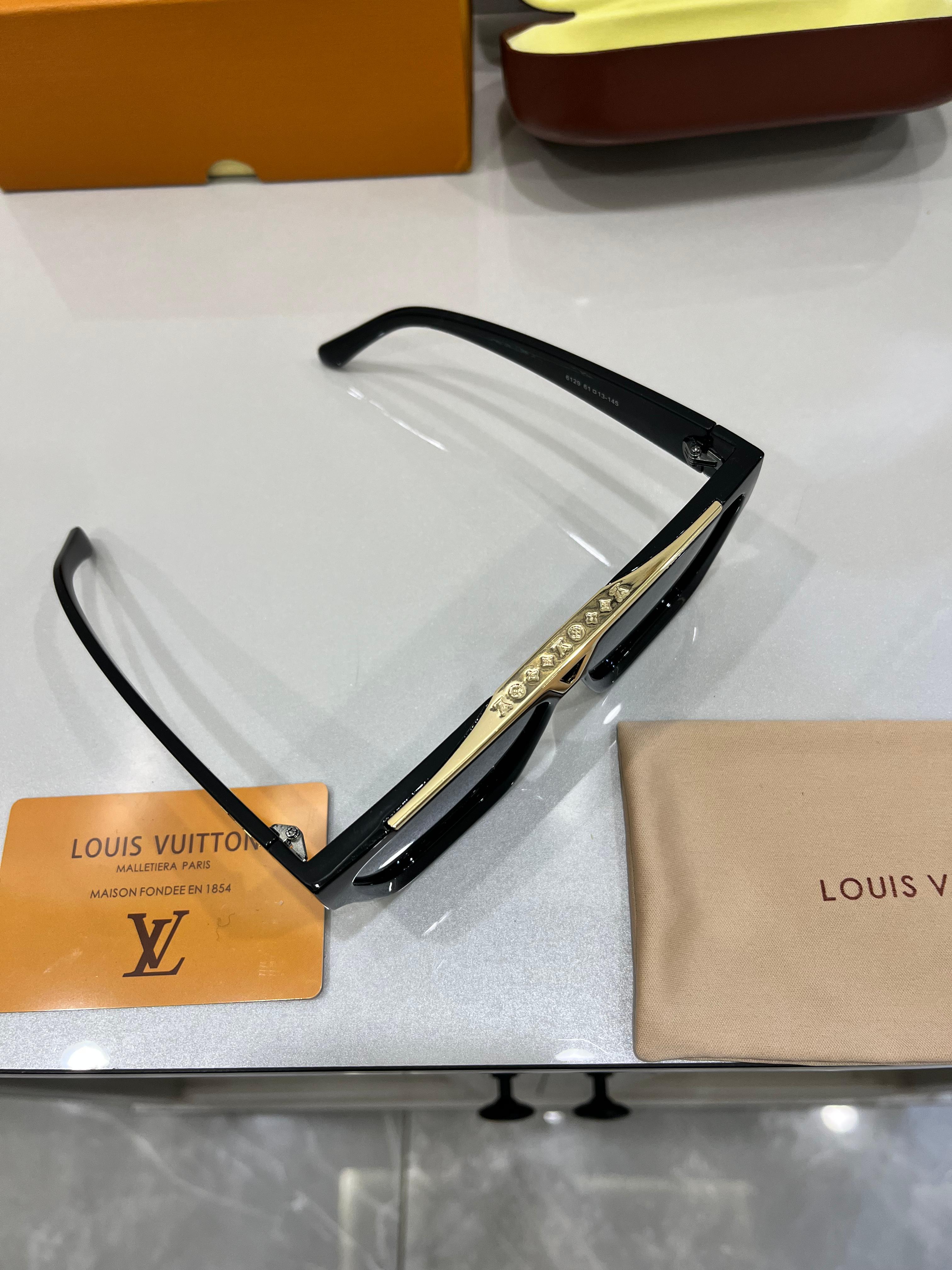Lv Unisex exclusive sunglass black gold