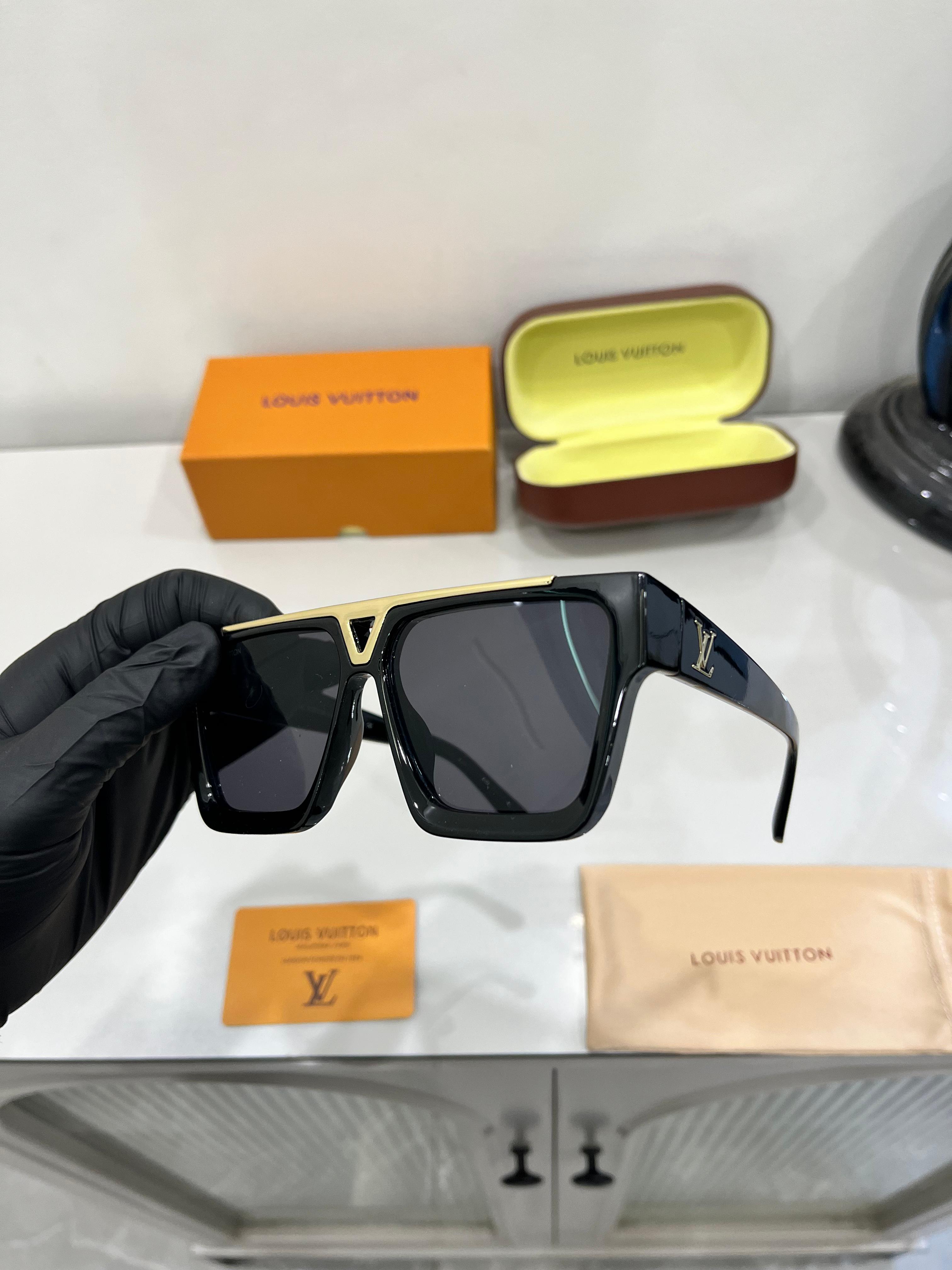 Lv Unisex exclusive sunglass black gold