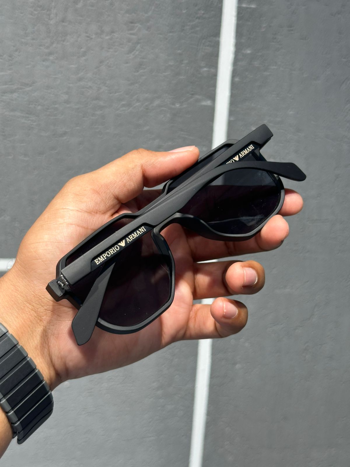Exclusive unisex sunglass in slim